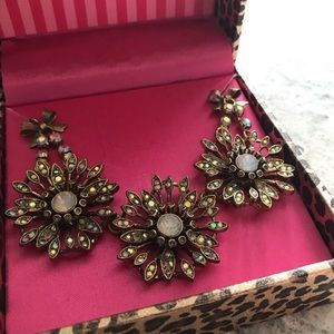 BRAND NEW BetseyJohnson Starburst Flowers Necklace